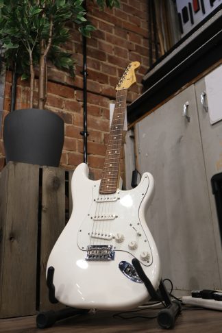 Pre-Loved Fender Player Stratocaster Pau Ferro Olympic White